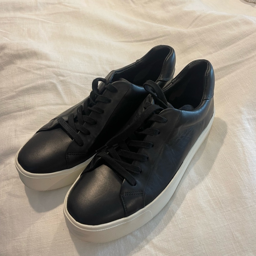 Women’s Black leather Vince sneakers